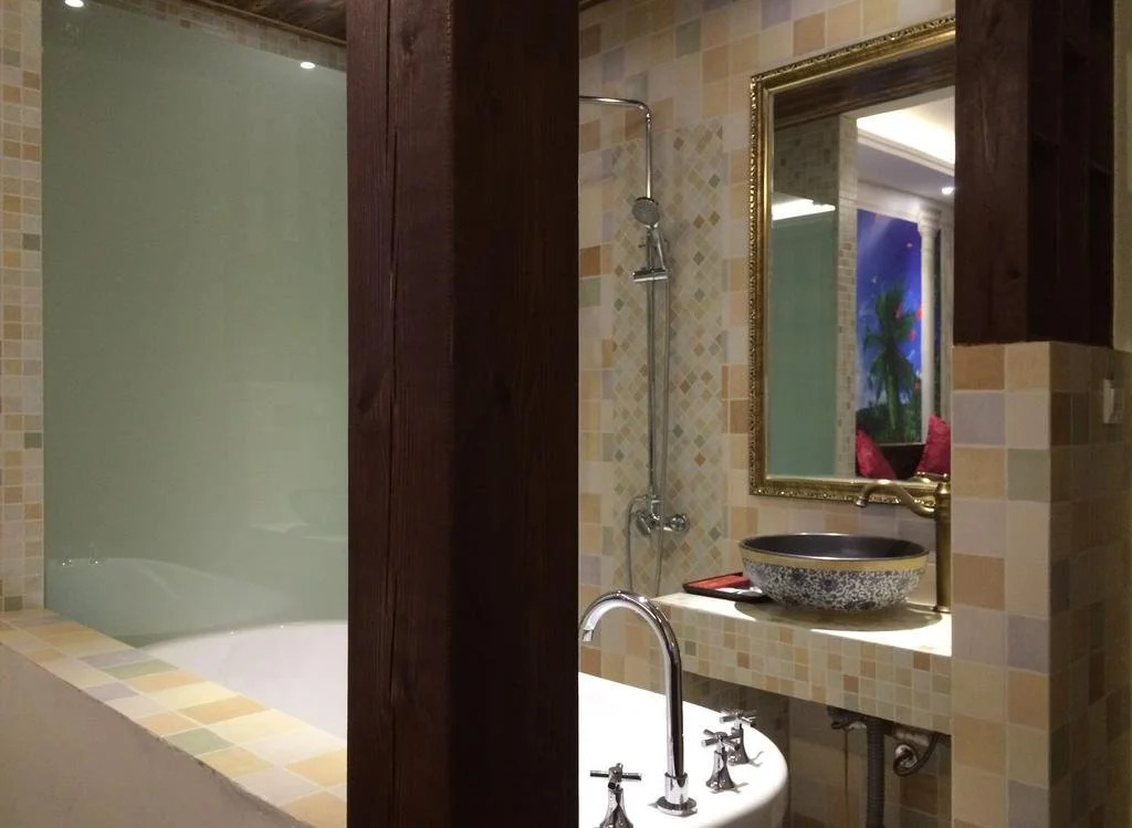 Лучжоу: Luzhou Ba Li Nuo Theme Hotel