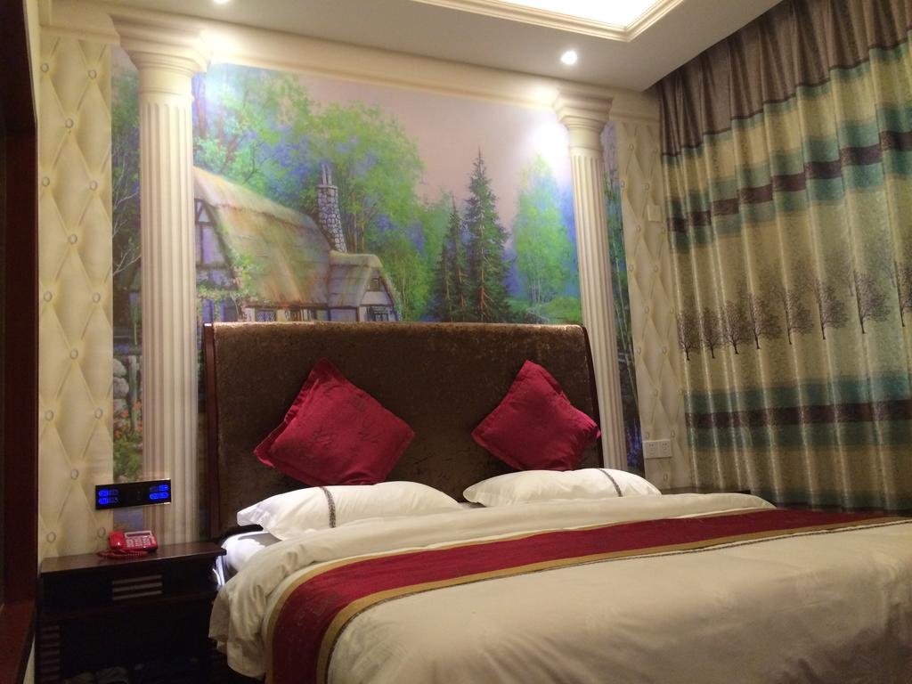 Лучжоу: Luzhou Ba Li Nuo Theme Hotel