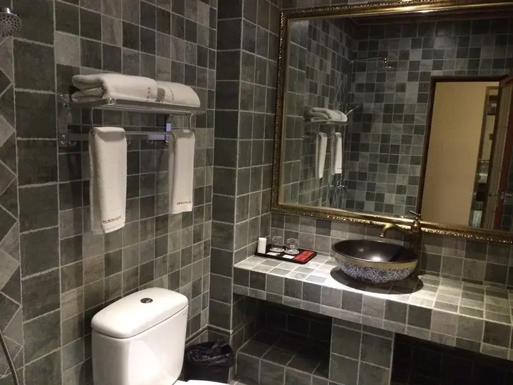 Лучжоу: Luzhou Ba Li Nuo Theme Hotel