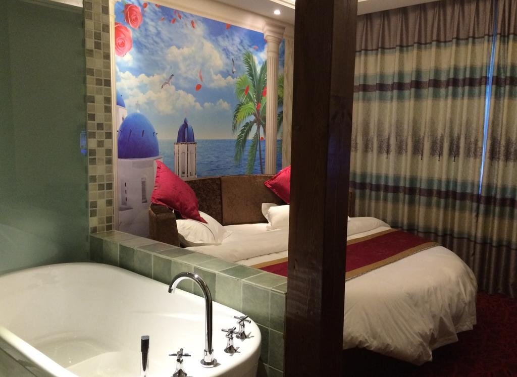 Лучжоу: Luzhou Ba Li Nuo Theme Hotel