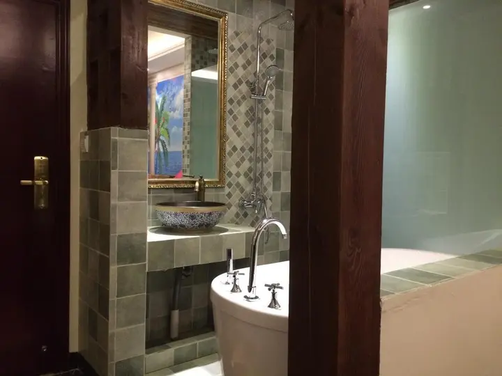 Лучжоу: Luzhou Ba Li Nuo Theme Hotel