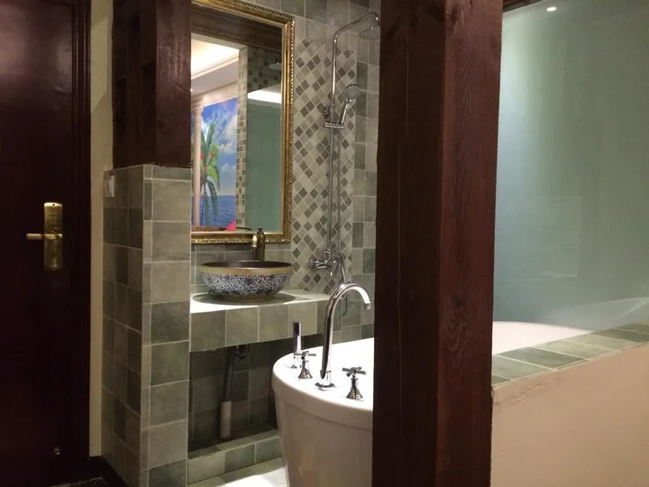 Лучжоу: Luzhou Ba Li Nuo Theme Hotel