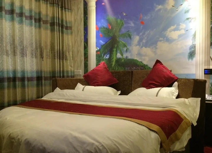 Лучжоу: Luzhou Ba Li Nuo Theme Hotel