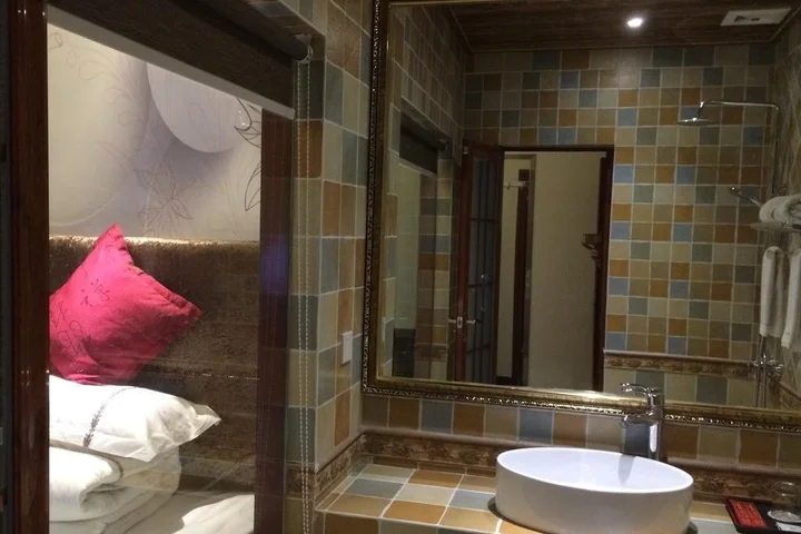 Лучжоу: Luzhou Ba Li Nuo Theme Hotel