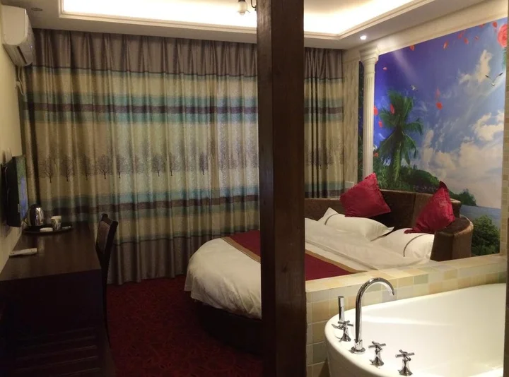 Лучжоу: Luzhou Ba Li Nuo Theme Hotel