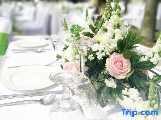 Уси: Toaytt hotel & resorts