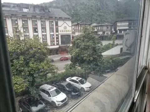 Чжанцзяцзе: Yunmu Inn