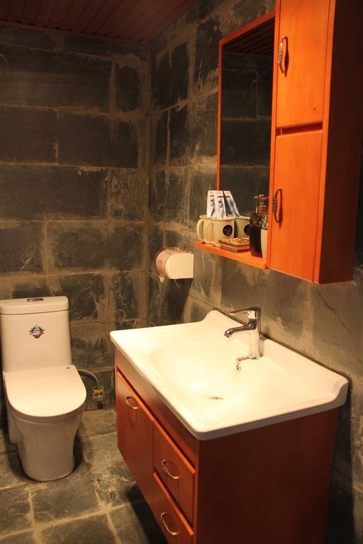 Шангри-Ла: Sandal wood Hostel Inn