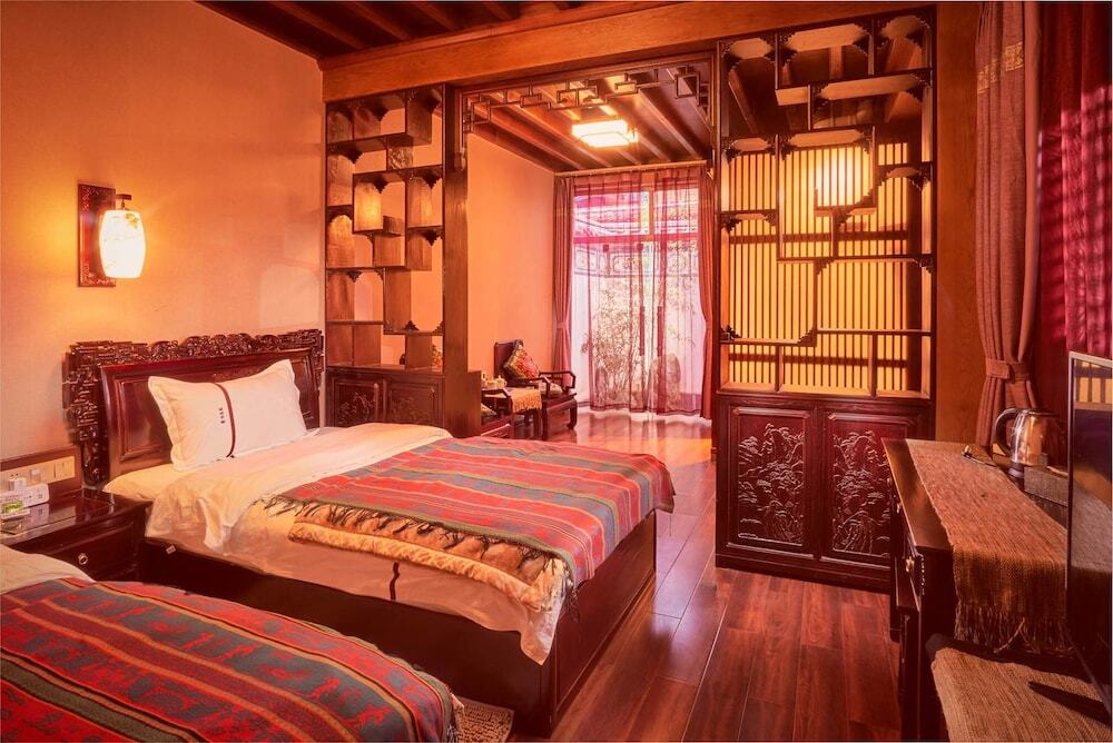 Дали: Shaxi Aoding Courtyard