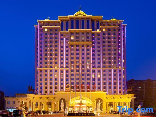 Люян: Royal Hotel