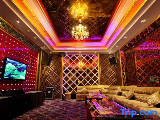Люян: Royal Hotel