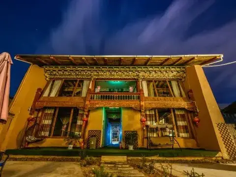 Шангри-Ла: Guzang Xiangbala Diannan Wufu Boutique Inn