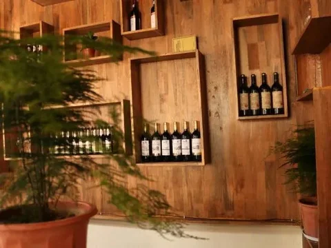 Шангри-Ла: Guzang Xiangbala Diannan Wufu Boutique Inn