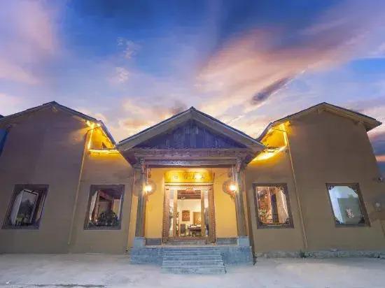 Шангри-Ла: Guzang Xiangbala Diannan Wufu Boutique Inn