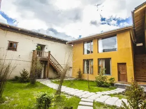 Шангри-Ла: Guzang Xiangbala Diannan Wufu Boutique Inn