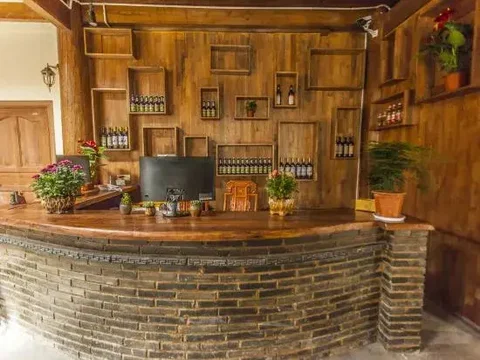 Шангри-Ла: Guzang Xiangbala Diannan Wufu Boutique Inn