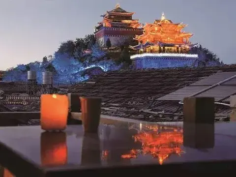 Шангри-Ла: Guzang Xiangbala Diannan Wufu Boutique Inn