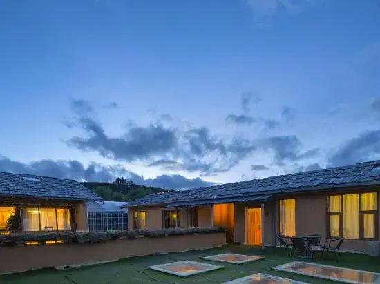 Шангри-Ла: Guzang Xiangbala Diannan Wufu Boutique Inn