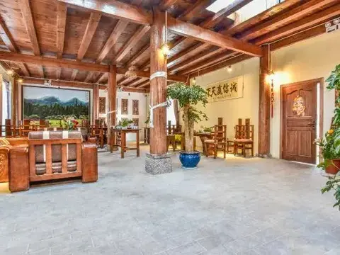 Шангри-Ла: Guzang Xiangbala Diannan Wufu Boutique Inn