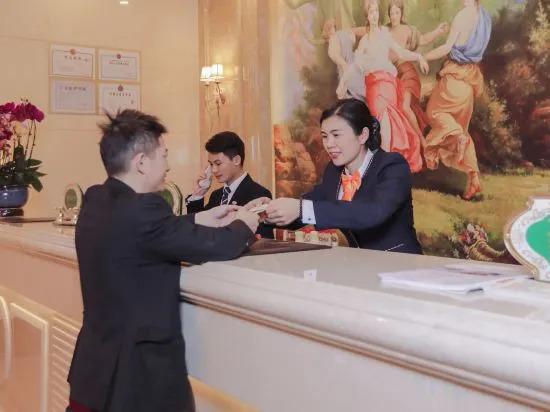 Хэчжоу: Vienna Hotel(Hezhou Lingfeng Plaza Diversified Global City Store)