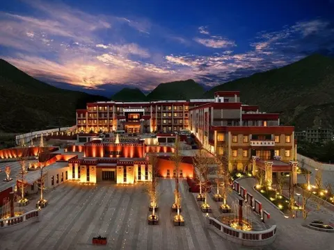Шангри-Ла: Holyland Hotel