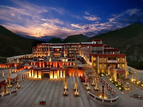 Шангри-Ла: Holyland Hotel