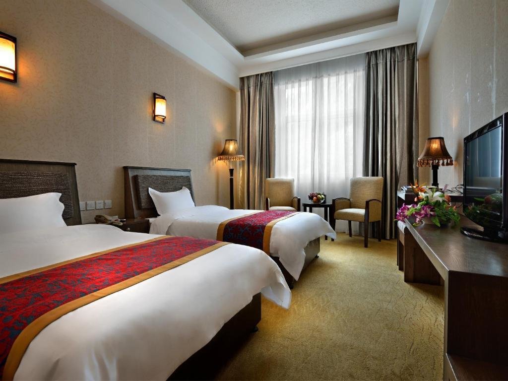 Шангри-Ла: Holyland Hotel
