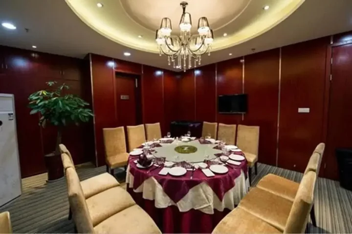 Ухань: Queens Palace