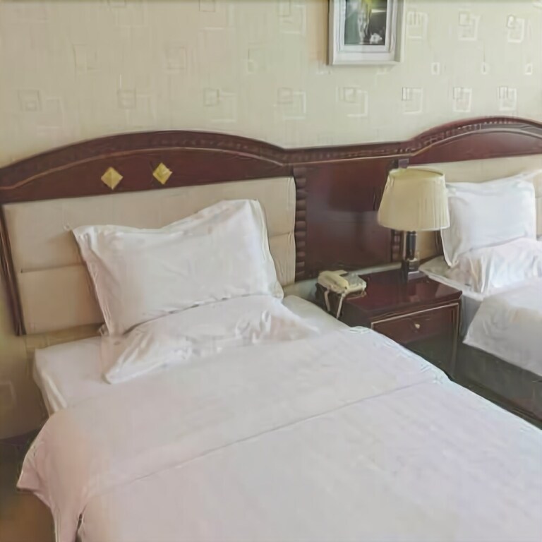 Синьсян: Golden Dragon Hotel