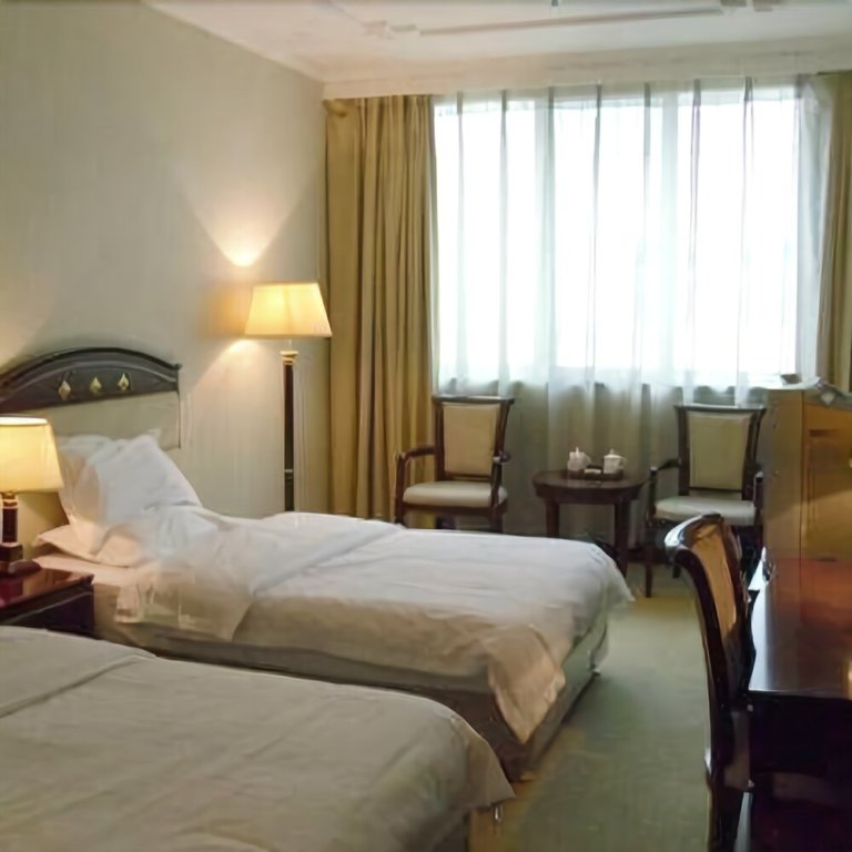 Синьсян: Golden Dragon Hotel