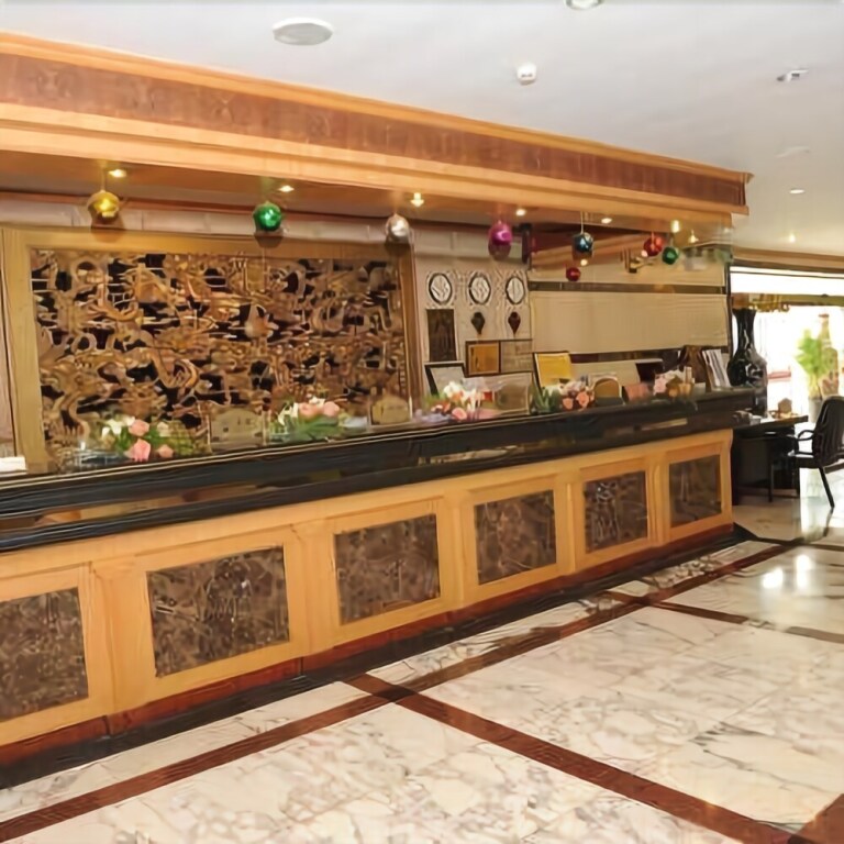 Синьсян: Golden Dragon Hotel