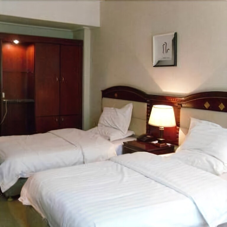 Синьсян: Golden Dragon Hotel