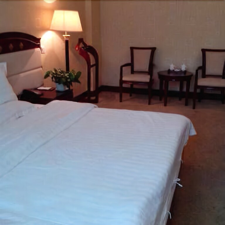 Синьсян: Golden Dragon Hotel
