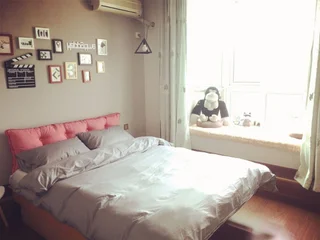 Ухань: Wuhan B & B brigade wearing Dengqen