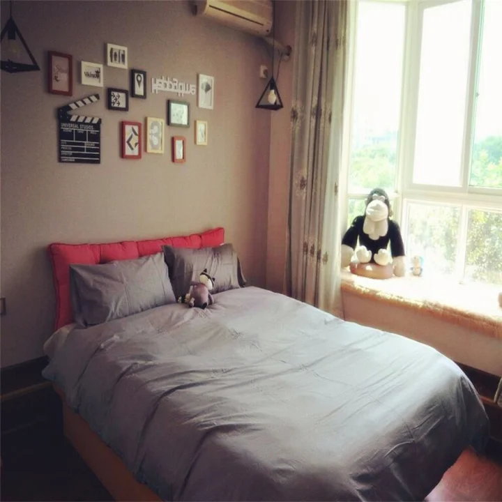 Ухань: Wuhan B & B brigade wearing Dengqen