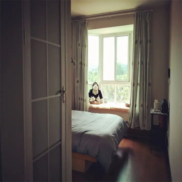 Ухань: Wuhan B & B brigade wearing Dengqen