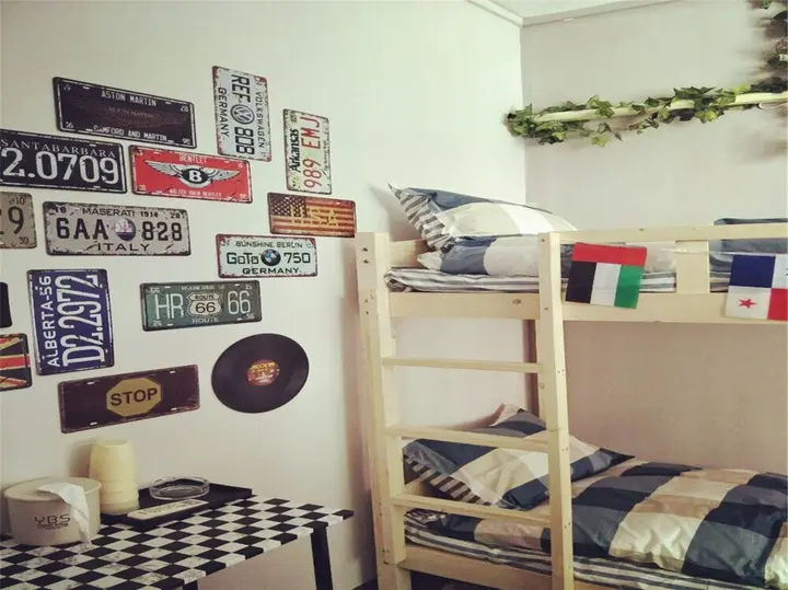 Ухань: Wuhan B & B brigade wearing Dengqen