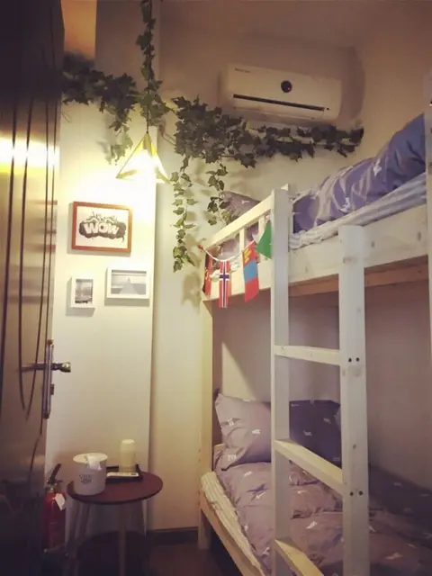 Ухань: Wuhan B & B brigade wearing Dengqen