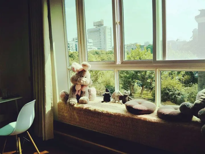 Ухань: Wuhan B & B brigade wearing Dengqen