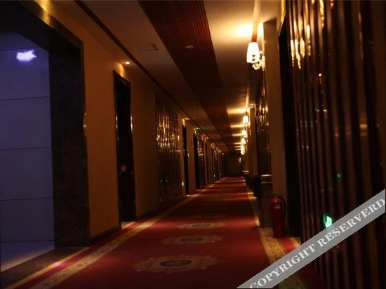 Цзинин: Rui feng Hotel