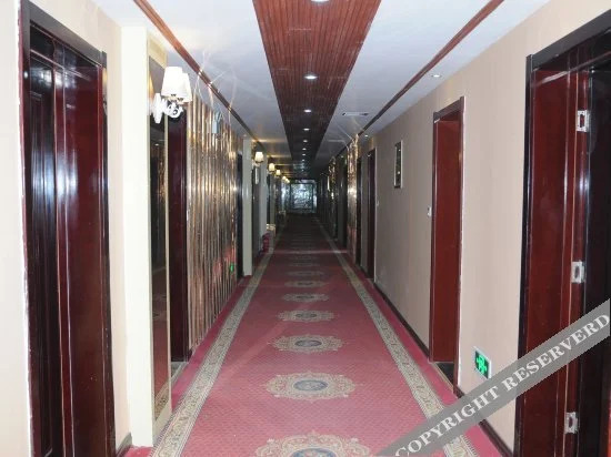 Цзинин: Rui feng Hotel