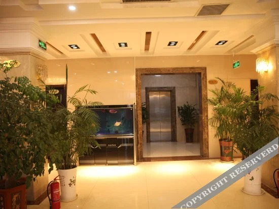 Цзинин: Rui feng Hotel