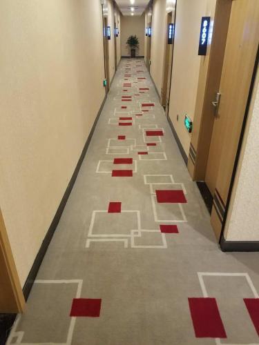 Синъи: Thank Inn Plus Hotel Guizhou Qianxinan Xingyi Jushan Avenue