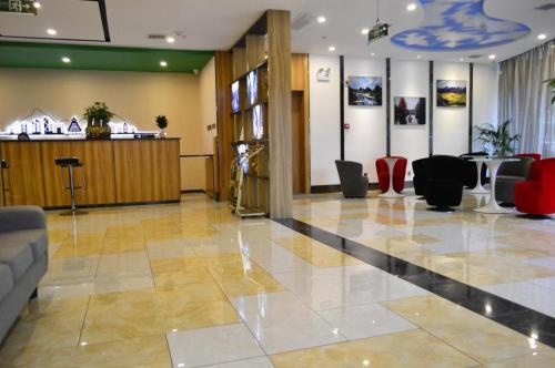 Синъи: Thank Inn Plus Hotel Guizhou Qianxinan Xingyi Jushan Avenue