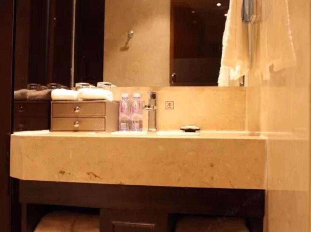 Харбин: Harbin Lidun Hotel (Central Avenue Subway Station Branch)