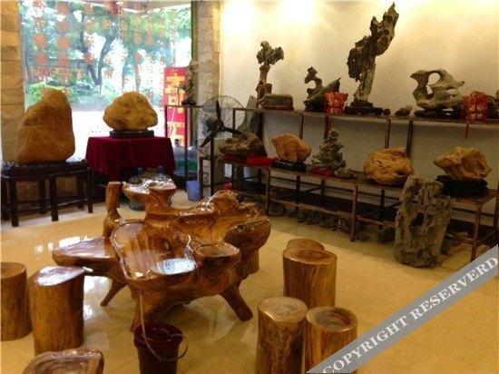 Цзиньюань: Yibai Business Hotel