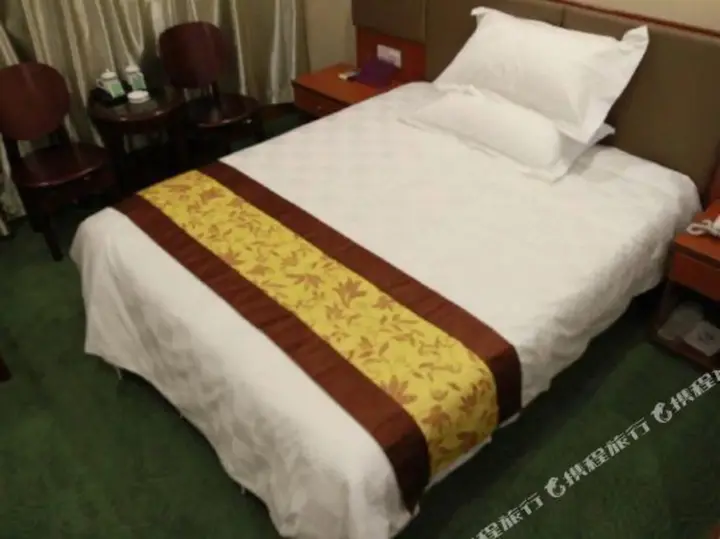 Уху: Yinghuochong Hotel