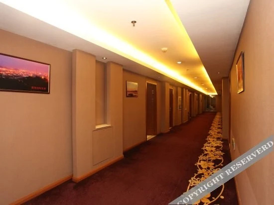 Инкоу: Golden Sail Hotel