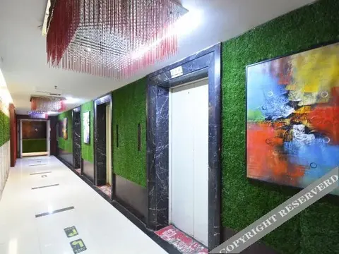 Чжэнчжоу: 四叶草时尚酒店(郑州经三路店)