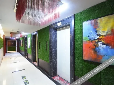 Чжэнчжоу: 四叶草时尚酒店(郑州经三路店)